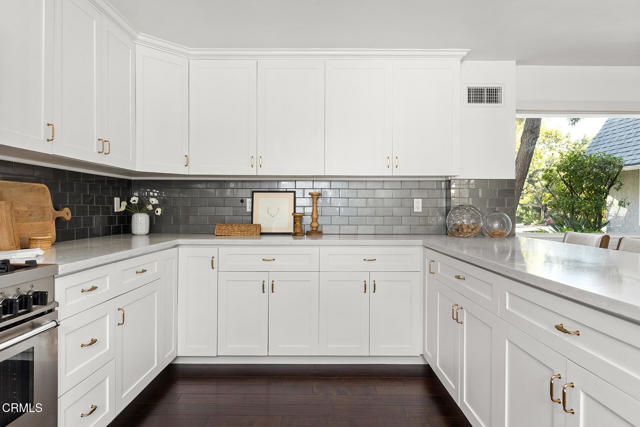 1601 El Rito Avenue, Glendale CA: https://media.crmls.org/mediaz/e4f32e66-552e-4f62-8fc4-00dd6853c622.jpg
