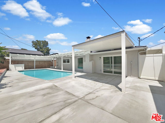 10011 Odessa Avenue, North Hills CA: https://media.crmls.org/mediaz/e4f358d9-913a-4d7b-8c71-14b7174a16b3.jpg