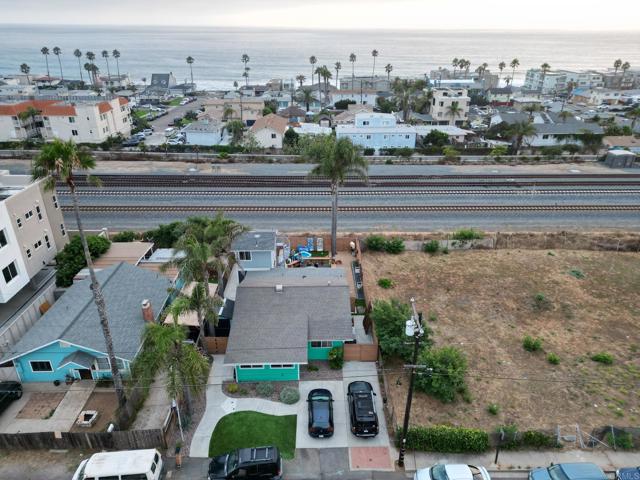 1009 Cleveland Street, Oceanside CA: https://media.crmls.org/mediaz/e4f38ab6-0b23-49ed-899c-f445e0596a54.jpg