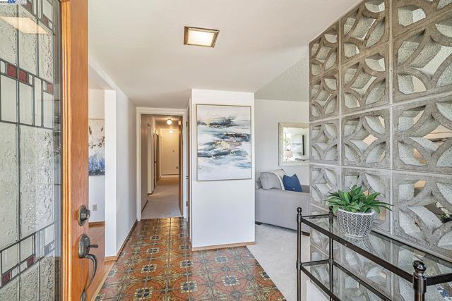 801 E Angela St, Pleasanton CA: https://media.crmls.org/mediaz/e4f479f3-b74a-424e-a9d1-5811cdea6291.jpg