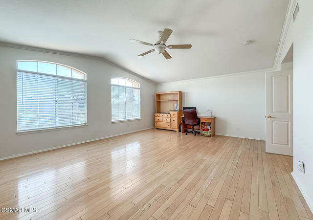 1768 Fox Springs Circle, Newbury Park CA: https://media.crmls.org/mediaz/e4f5e7ca-c95d-490c-bd0b-5db501c6bf3c.jpg