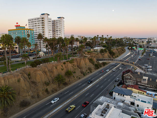 1431 Ocean Avenue, Santa Monica CA: https://media.crmls.org/mediaz/e4f6813a-5686-428d-adbc-0bd5fa7782a0.jpg