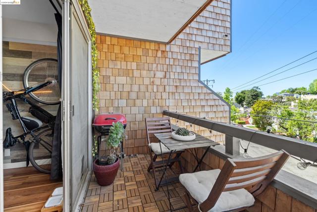 696 Athol Ave, Oakland, California 94610, 1 Bedroom Bedrooms, ,1 BathroomBathrooms,Condominium,For Sale,Athol Ave,41058608