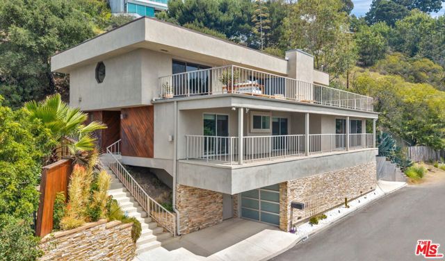 966 Bluegrass Lane, Los Angeles CA: https://media.crmls.org/mediaz/e4f7319f-e9b8-443f-9558-f40ff22ef8aa.jpg
