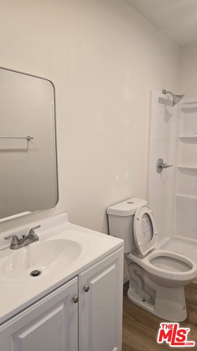 4150 W Pico Boulevard, Los Angeles CA: https://media.crmls.org/mediaz/e4f73eb1-5072-44d0-a01a-ce72ae572be9.jpg