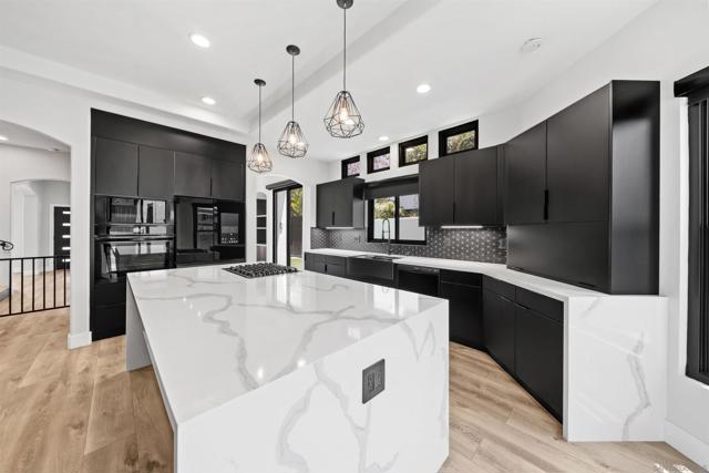 3160 Goldfinch St, San Diego CA: https://media.crmls.org/mediaz/e4f7dd7b-b3a4-45f8-b862-0f140e0c16fb.jpg