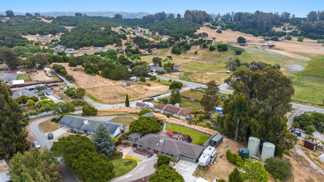 17529 Cross Road, Salinas CA: https://media.crmls.org/mediaz/e4f82a2e-5ad1-4a7c-afa9-742057ca964b.jpg
