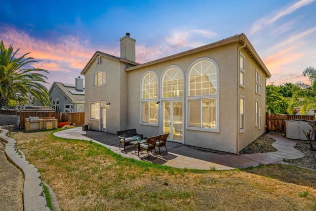 1515 Dovetail Way, Gilroy CA: https://media.crmls.org/mediaz/e4f88e0a-0315-4216-8572-a5026f554cf6.jpg