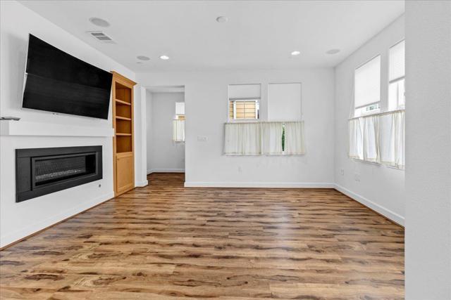 2731 Bungalow Drive, Marina CA: https://media.crmls.org/mediaz/e4f99592-6b51-4064-b532-6e16295eacf2.jpg