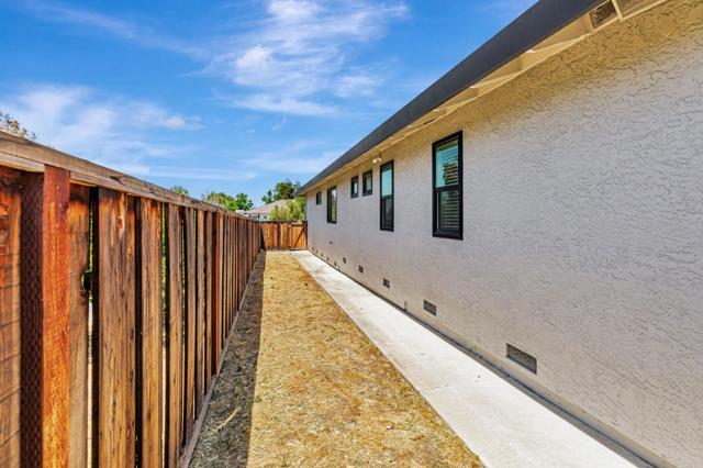 640 S Ridgemark Drive, Hollister CA: https://media.crmls.org/mediaz/e4fa1cb0-539e-4e21-91ef-79643db2de59.jpg