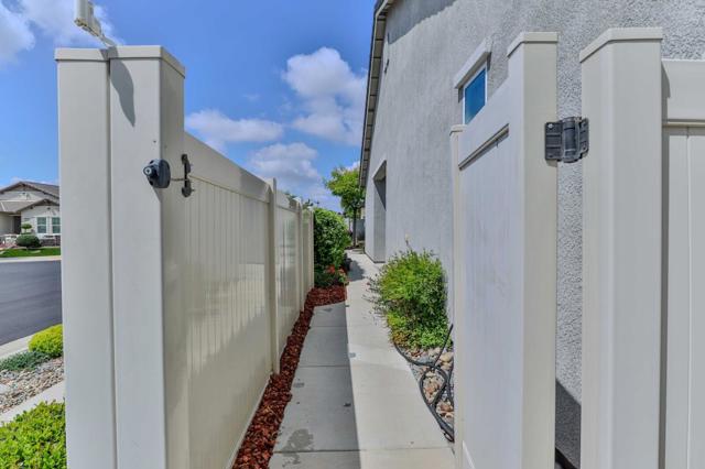 2671 Glen Echo Lane, Manteca CA: https://media.crmls.org/mediaz/e4fa470c-eaf6-476c-8db3-691f566b8ca8.jpg
