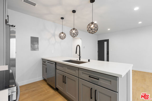 3622 Keystone Avenue, Los Angeles CA: https://media.crmls.org/mediaz/e4fa8e8f-391a-4f40-8374-fb14f97b5f17.jpg