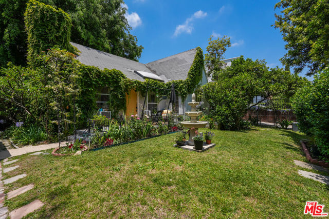 523 S Coronado Street, Los Angeles CA: https://media.crmls.org/mediaz/e4fab9d2-07d1-412f-bfb3-ca929895ea6f.jpg