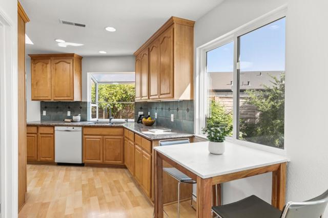 990 Rose Avenue, Mountain View CA: https://media.crmls.org/mediaz/e4faf83b-fb85-4b35-8a41-367b9e65ed92.jpg