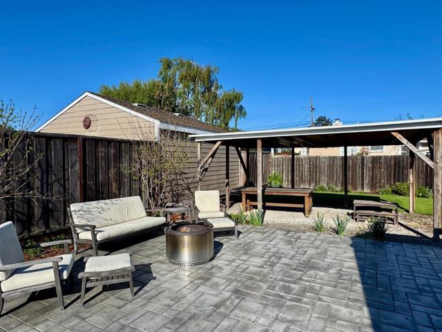 1639 Cypress Avenue, San Mateo CA: https://media.crmls.org/mediaz/e4fb23e1-acb9-4ff7-aab9-693052b3b7b6.jpg