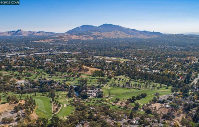 554 Golf Club Road, Pleasant Hill CA: https://media.crmls.org/mediaz/e4fb40eb-9756-4a86-951d-725015989710.jpg