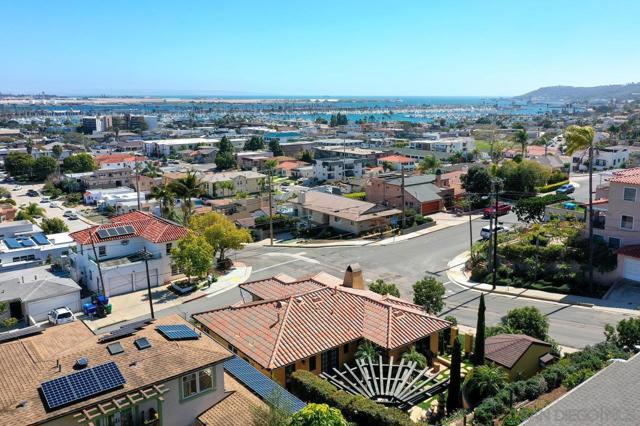 1250 Willow St, San Diego CA: https://media.crmls.org/mediaz/e4fb7322-0fba-4a87-9168-8710f7138eb8.jpg
