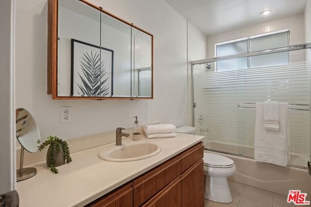 22521 Haynes Street photo 23