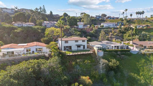 5777 Desert View Drive, La Jolla CA: https://media.crmls.org/mediaz/e4fc6bdf-314d-47c9-b7ca-76fb43e72d12.jpg