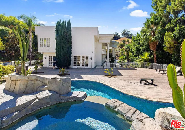 4434 Grimes Place, Encino CA: https://media.crmls.org/mediaz/e4fce013-68e9-4077-8754-e4288c67685a.jpg