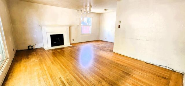 300 Catron Drive, Oakland CA: https://media.crmls.org/mediaz/e4fd25de-8083-4135-b0f2-eb09ec6c65c1.jpg