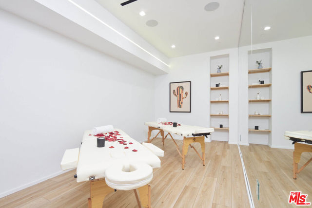 4338 Huntley Avenue, Culver City CA: https://media.crmls.org/mediaz/e4fd836b-fb2d-47cb-a2e4-5fe20b4b8e36.jpg