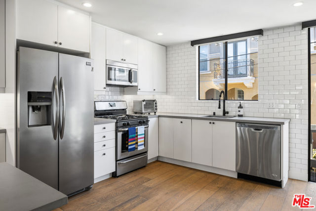 11656 Nebraska Avenue, Los Angeles CA: https://media.crmls.org/mediaz/e4fdd4ae-2562-4f35-b0f3-54ce63f38c30.jpg