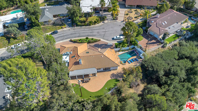 4311 Coquette Place, Tarzana CA: https://media.crmls.org/mediaz/e4fe3c9e-59c1-4f67-bcb8-04ab0336a7aa.jpg