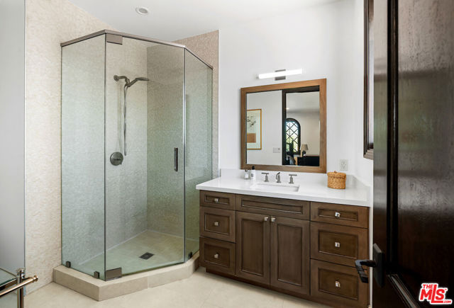 356 S Clark Drive, Beverly Hills CA: https://media.crmls.org/mediaz/e4fe6fa2-955a-4cc0-91c8-92e6077e5e76.jpg