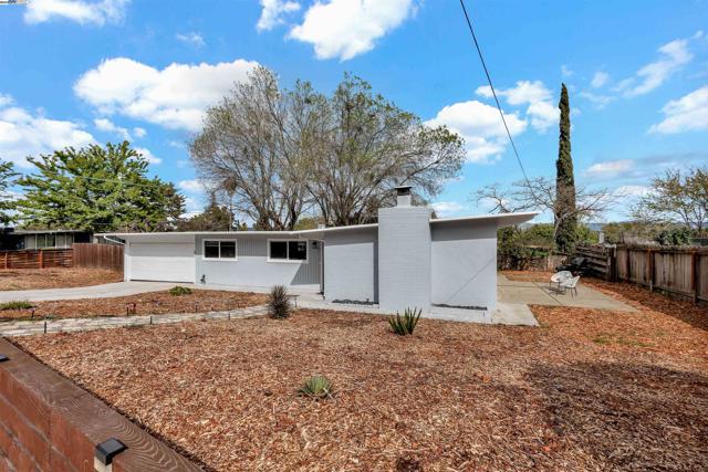 1167 Temple Dr, Pacheco CA: https://media.crmls.org/mediaz/e4fe8680-8391-400f-9c61-1eedfaaedb88.jpg