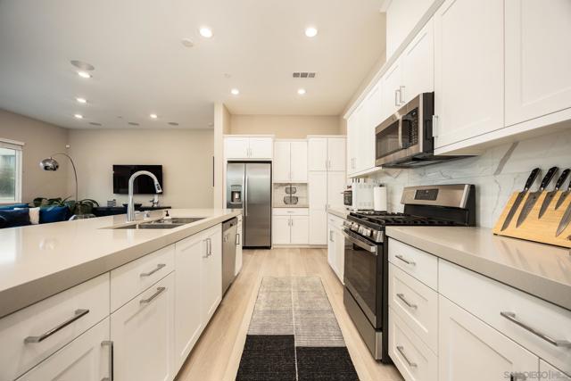2097 Bluestone Cir, Chula Vista CA: https://media.crmls.org/mediaz/e4fe8b0f-9877-4589-8c5c-6cfeb1717c6f.jpg