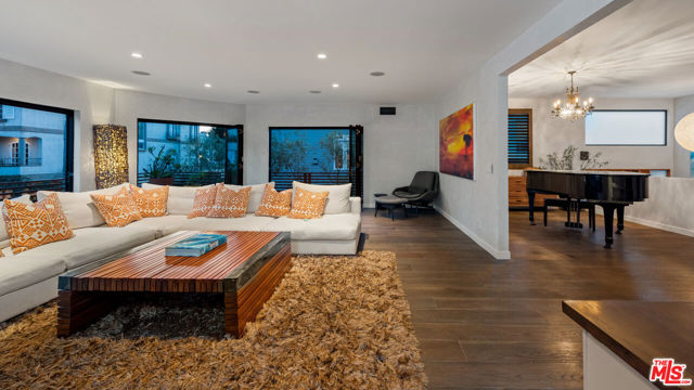 4616 Roma Court photo 4
