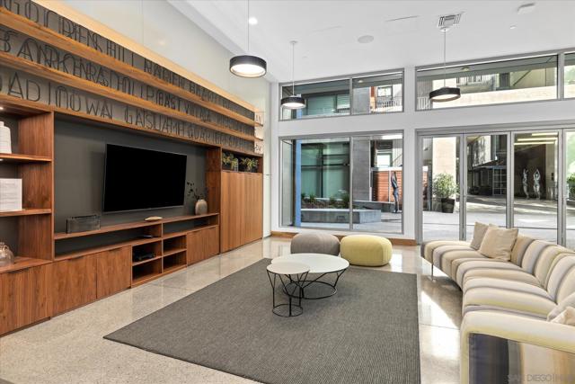 321 10Th Ave, San Diego CA: https://media.crmls.org/mediaz/e4ff0911-4318-4763-bacd-c93c4a6caf26.jpg