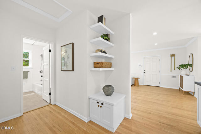 1134 Bella Vista Avenue, Pasadena CA: https://media.crmls.org/mediaz/e4ff2040-e70e-4c47-b8b1-fd221a679419.jpg