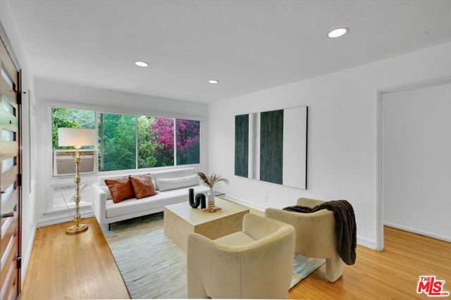 828 Hill Street, Santa Monica CA: https://media.crmls.org/mediaz/e4ff6c54-e704-452b-a532-fb3e97d66eb8.jpg
