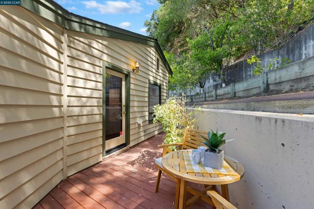 39 Mira Loma Rd, Orinda CA: https://media.crmls.org/mediaz/e5005f58-1482-4b5f-99a0-c85d0c4402ba.jpg