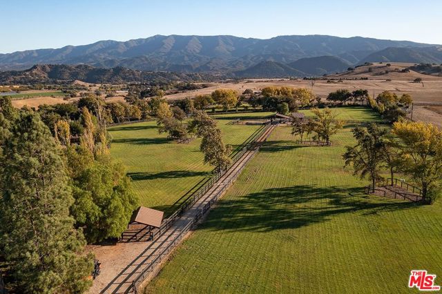 1430 Count Fleet Street, Santa Ynez CA: https://media.crmls.org/mediaz/e500a199-b455-4058-925b-44ad2cb3cddf.jpg
