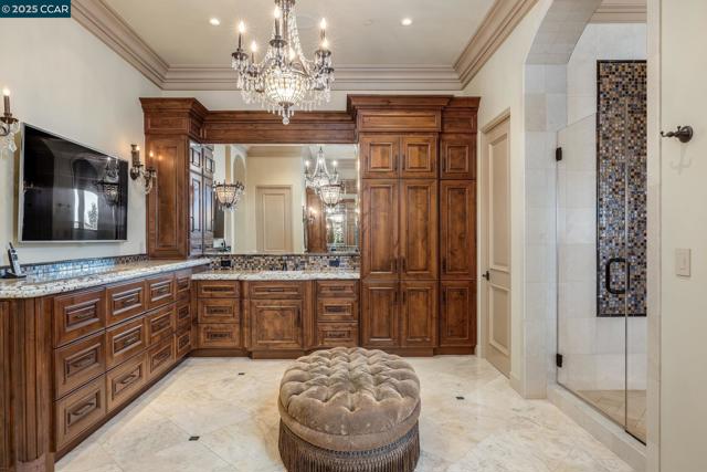 940 Eagle Ridge Dr, Danville CA: https://media.crmls.org/mediaz/e500aa9e-3554-4e52-8c9a-bd0b1bdc880f.jpg