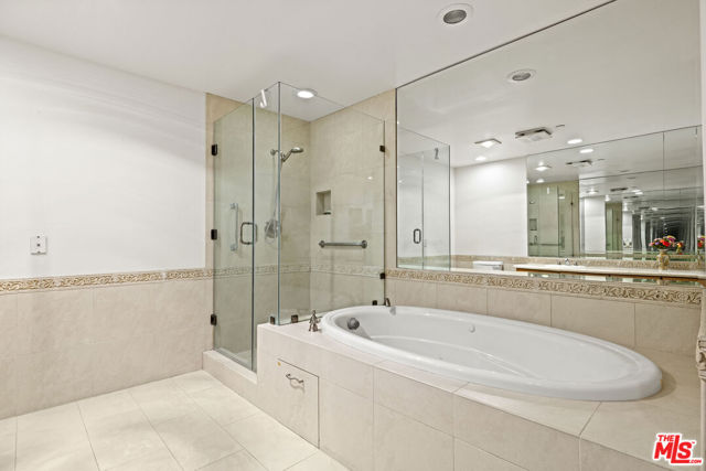 1450 S Beverly Drive, Los Angeles CA: https://media.crmls.org/mediaz/e5012eb5-2f9f-4e46-b9aa-e5a0dba7337f.jpg