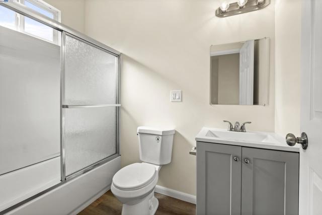 3411 Adeline St, Oakland CA: https://media.crmls.org/mediaz/e5015634-9cda-446c-86d0-1415d36b874b.jpg