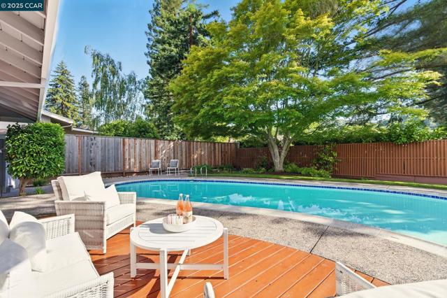 154 Selborne Way, Moraga CA: https://media.crmls.org/mediaz/e50186ee-516c-4a74-b419-ea954aa0398a.jpg