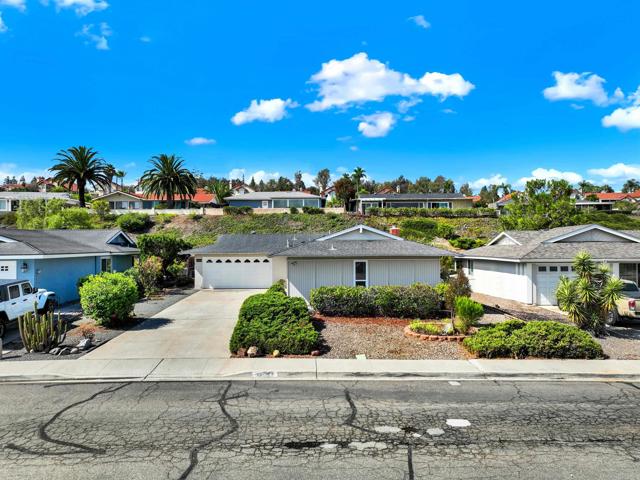12093 Callado Dr, San Diego CA: https://media.crmls.org/mediaz/e501d541-b7cd-44b5-b8c8-cccb2d606bef.jpg
