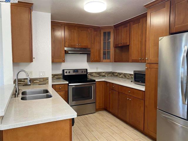 178 Hackamore Cmn, Fremont CA: https://media.crmls.org/mediaz/e5025759-5e07-4dbf-b356-394b1e3f8b9e.jpg