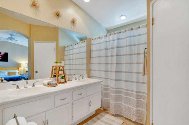 Image 16 of 32 For 83939 Carolina Court