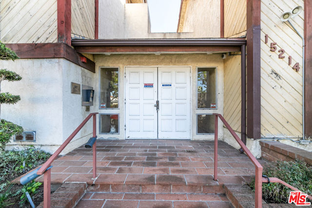 15214 S Raymond Avenue, Gardena CA: https://media.crmls.org/mediaz/e5032fcf-931d-4463-9775-b73be5db557b.jpg