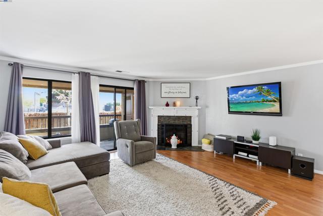 26953 Hayward Blvd, Hayward CA: https://media.crmls.org/mediaz/e503cf8e-086f-43ba-b612-6fc2c5ae9f4c.jpg