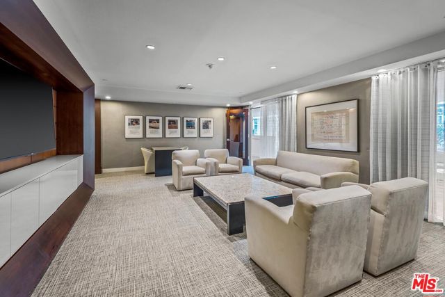 13700 Marina Pointe Drive, Marina del Rey CA: https://media.crmls.org/mediaz/e503f9d8-8f98-4921-92a2-af76e4c4d9a4.jpg