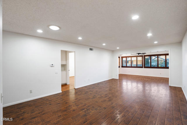 Detail Gallery Image 3 of 46 For 7115 Village 7, Camarillo,  CA 93012 - 2 Beds | 2 Baths