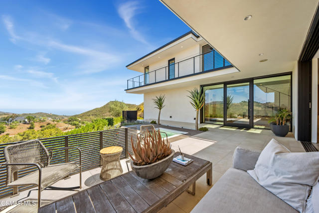 33433 Decker School Road, Malibu CA: https://media.crmls.org/mediaz/e504beff-ded5-4a08-9dc0-4cce0efabac5.jpg