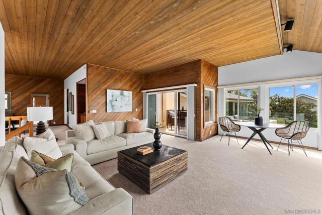 315 Colima Court, La Jolla CA: https://media.crmls.org/mediaz/e5050c97-bea5-4e48-8d9b-cda135c8d34f.jpg